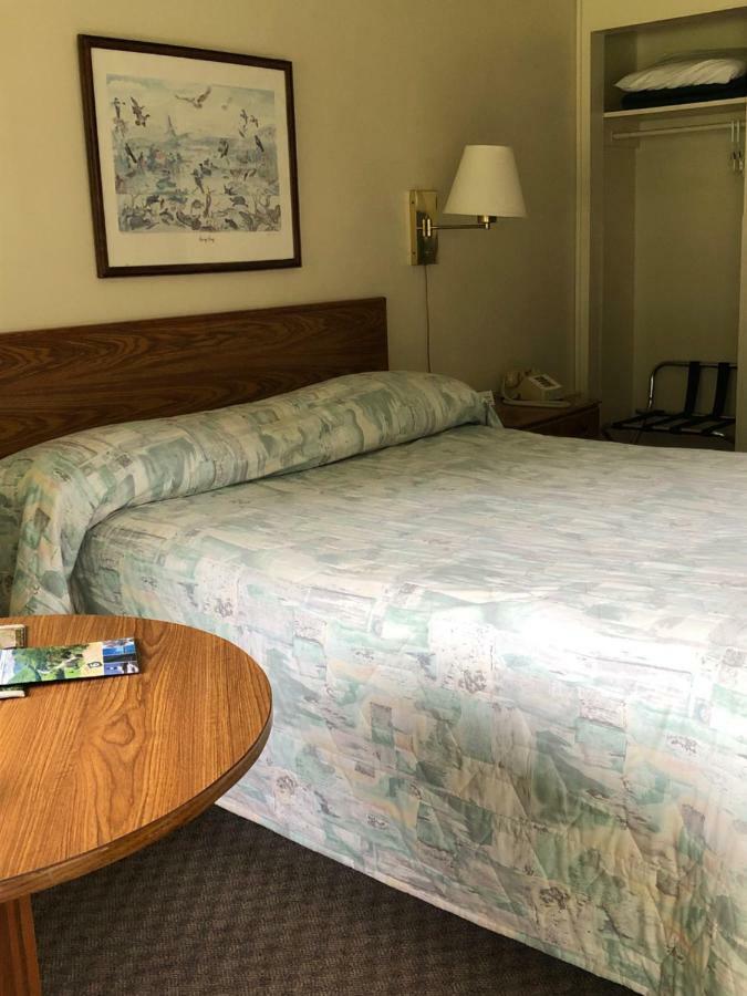 Colton Point Motel Уэлсборо Экстерьер фото
